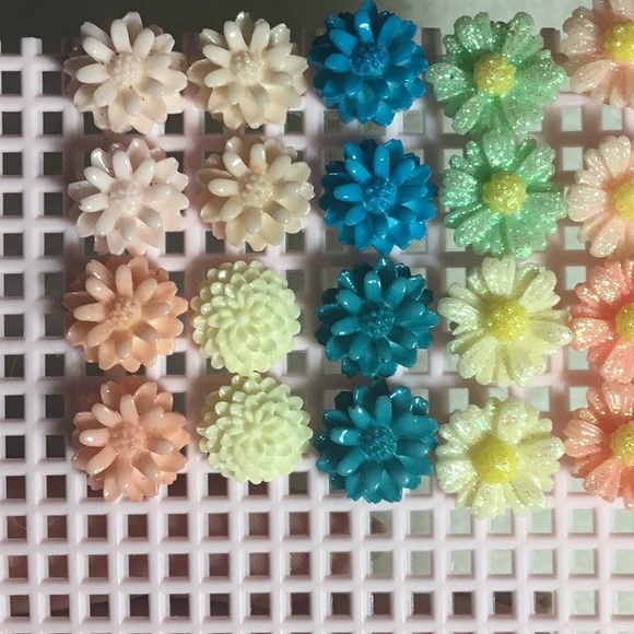 Little Girls flower earrings - Picture 3 of 3